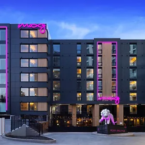 Moxy Downtown Hotel Halifax