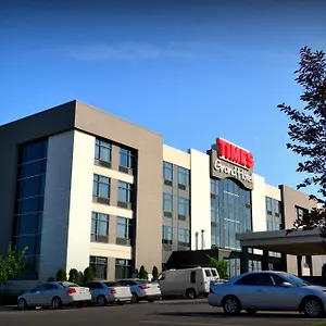 Grand Times - Aeroport De Hotel Québec